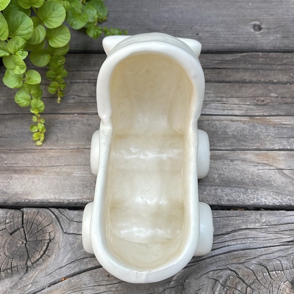 Vintage White Pottery Baby Shoe and Bassinet Indoor Planters :: Lot of 2 - Picture 15 of 16